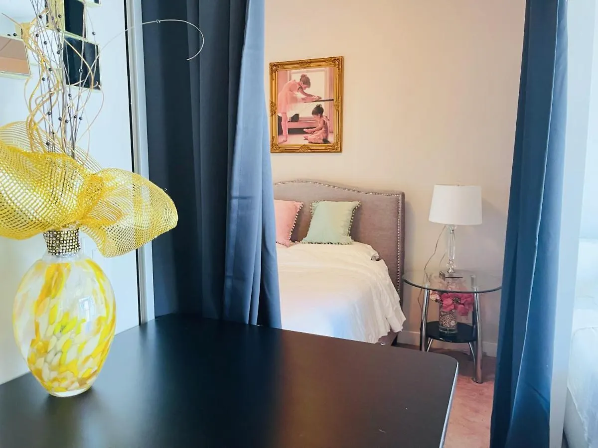 ホテル Comfort Opulence Suites Downtown 42Th Floor Suite With Lakeview トロント カナダ